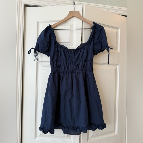 Beverly and Beck PAC SUN
Ruby Ruffle Bow Navy Blue Mini
Dress Size Medium nwot - Picture 5 of 6